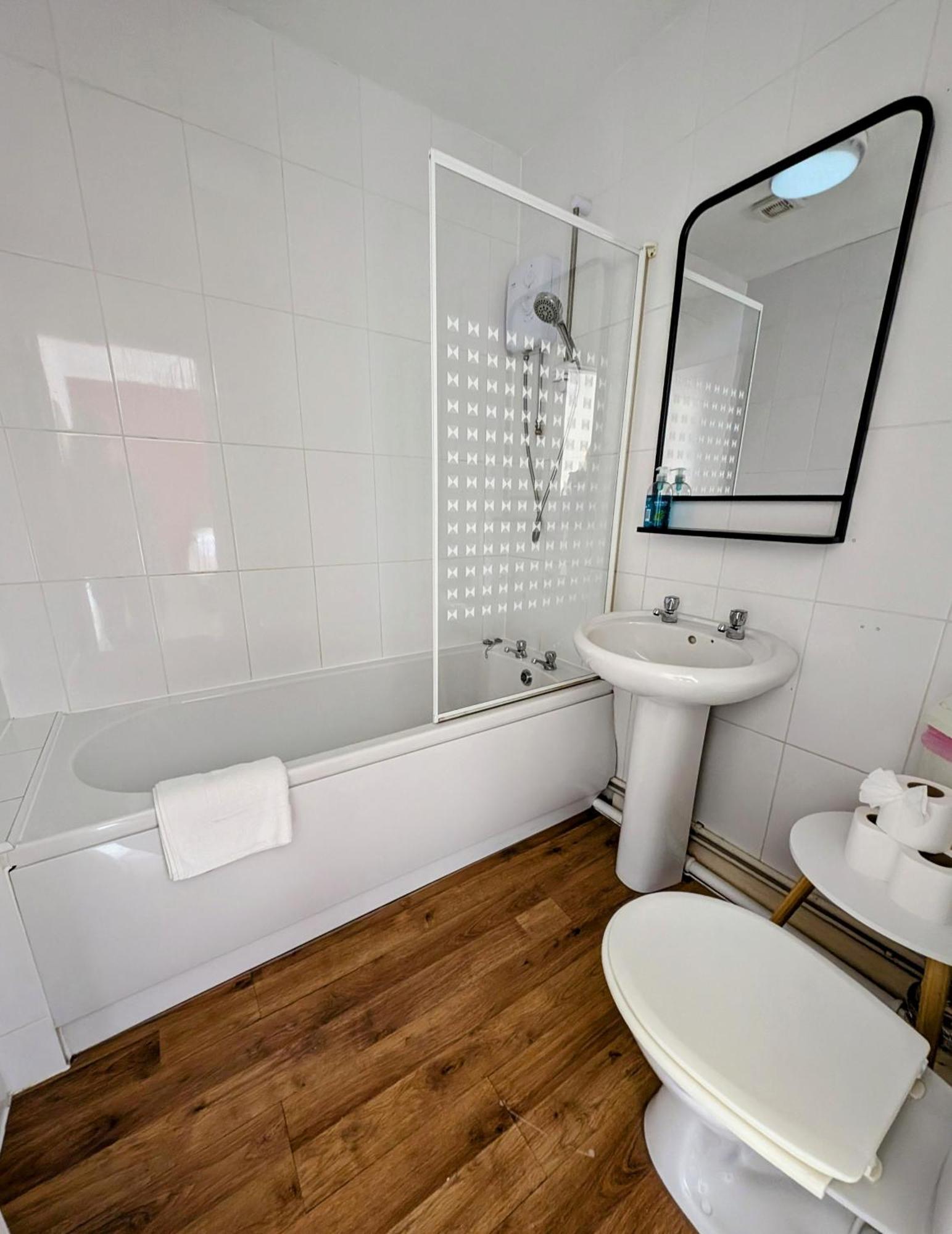 Oyo Aparthotel Hathern Ngoại thất bức ảnh