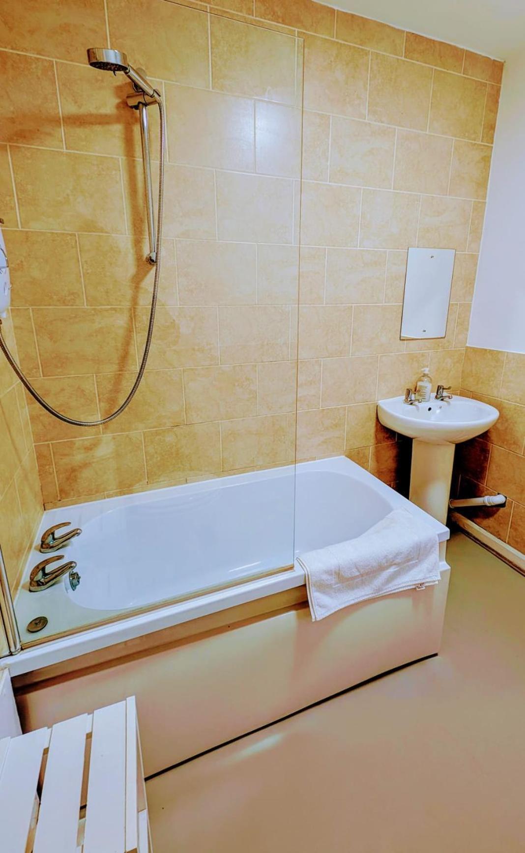 Oyo Aparthotel Hathern Ngoại thất bức ảnh