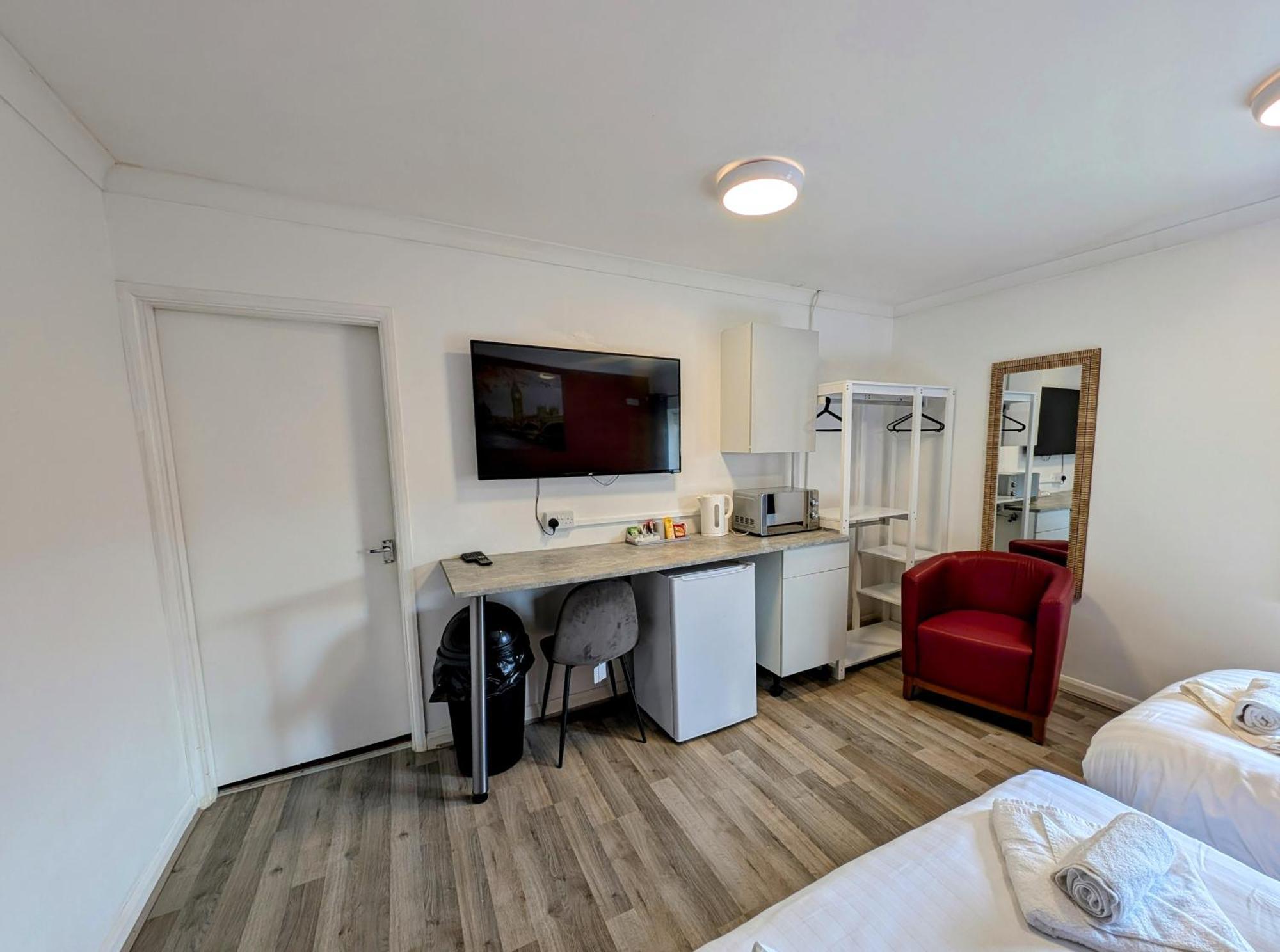 Oyo Aparthotel Hathern Ngoại thất bức ảnh